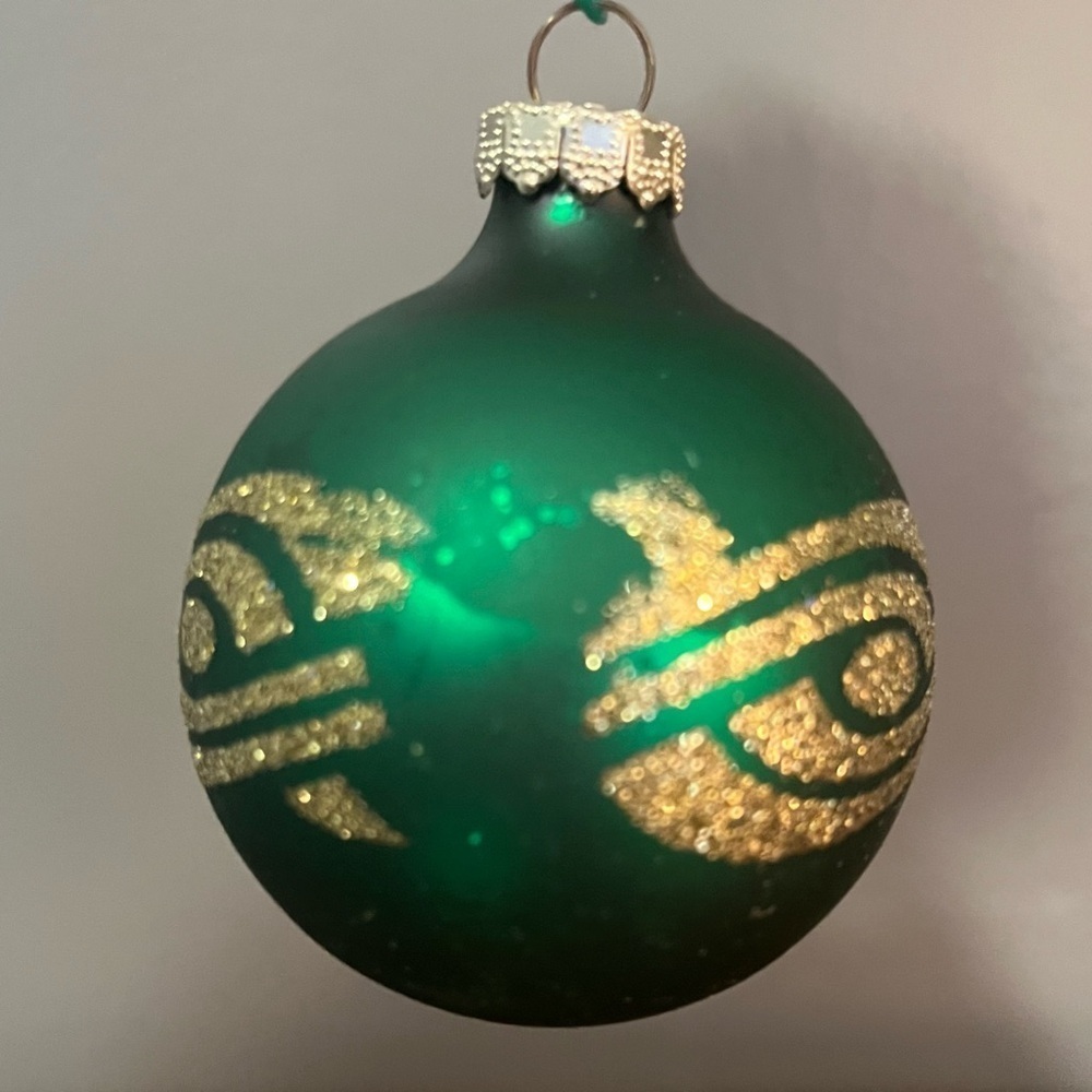 Vintage Victoria collection  emerald green Christmas bulbs. 1995 - Picture 3 of 9
